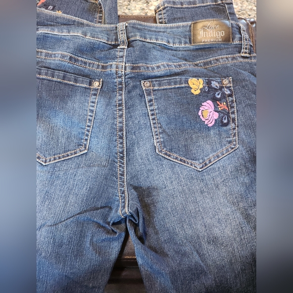 NWOT Love Indigo Premium Blue Boho Embroidery Floral Flower Jeans 8 Ankle Skinny - Picture 6 of 7